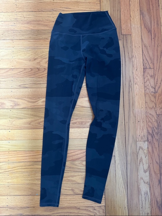 ALO Yoga Pants - Alo High-Waist Camo Vapor Legging in XS